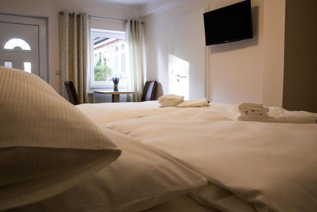 Kolpings-Gaestehaus ฮาเซลลุนเนอ ภายนอก รูปภาพ